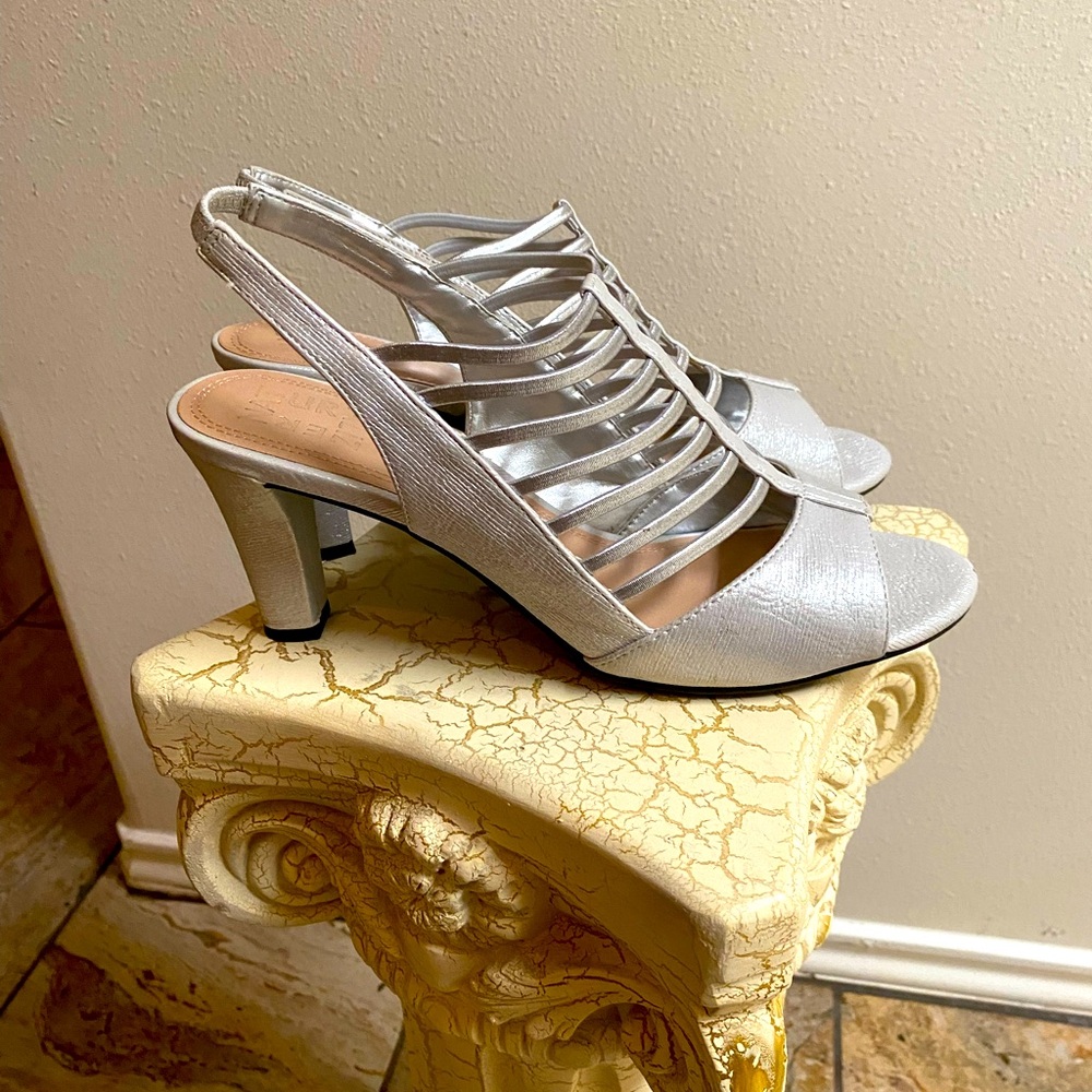 Women Naturalizer Sandal w/Heels 🌻